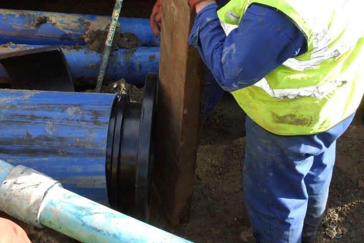 Body of the Aquagrip insert being inserted.